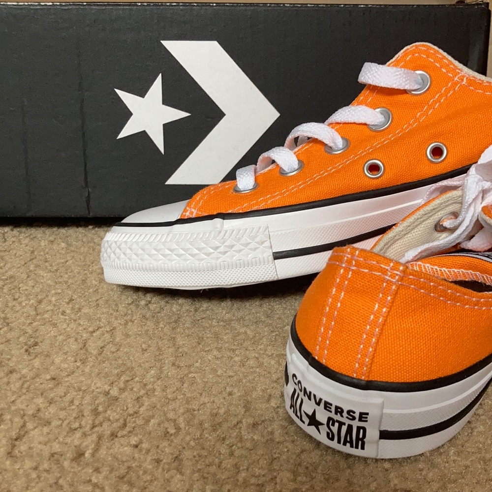 Converse Chuck Taylor All Star - Men 5.5 / Women 7.5